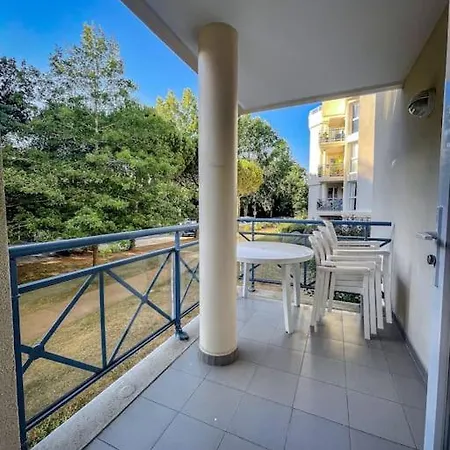 Appartement Charming With 2 Swimming Pools And 300m From The *
